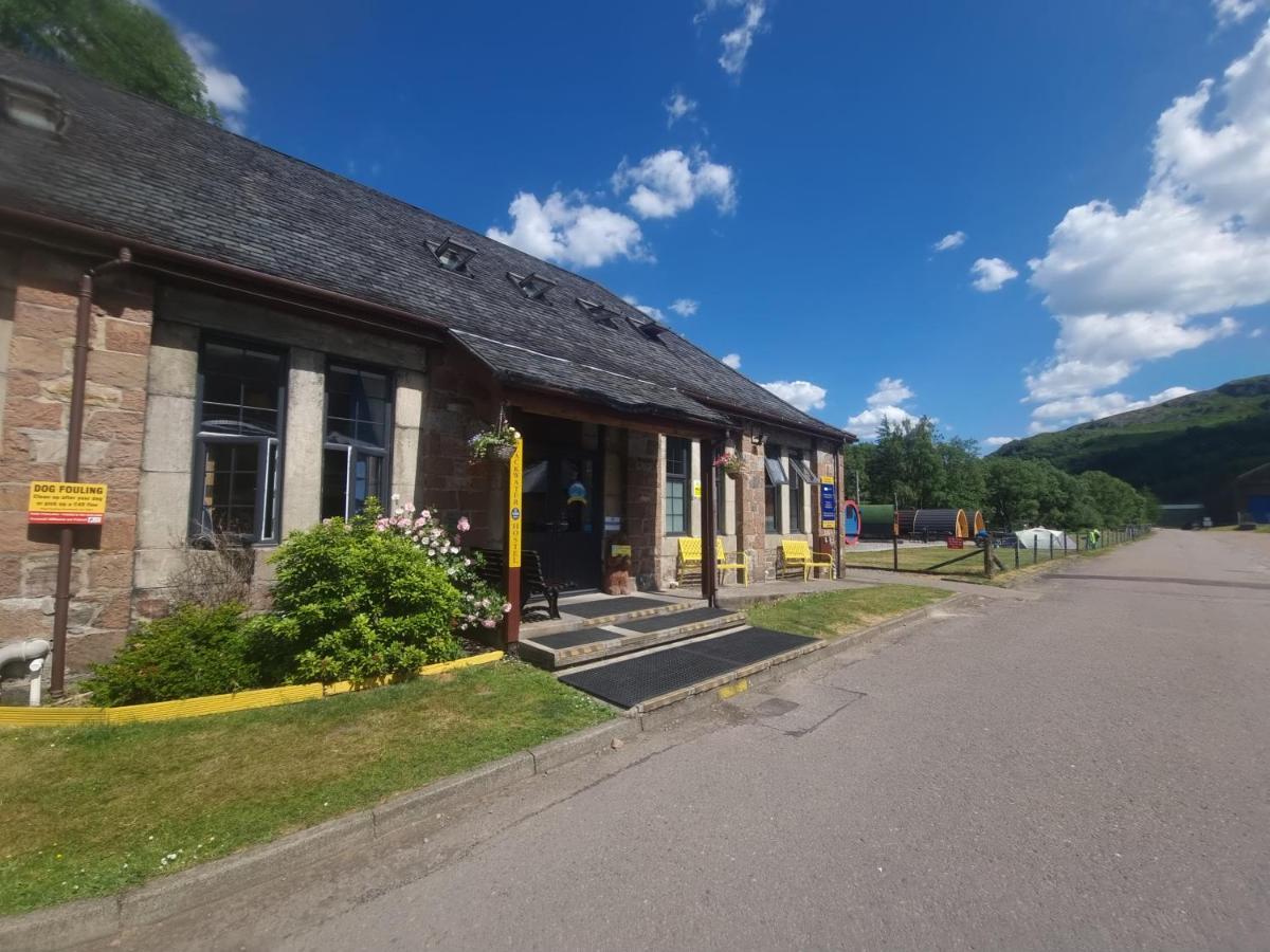 Blackwater Hostel Кинлохливен Экстерьер фото