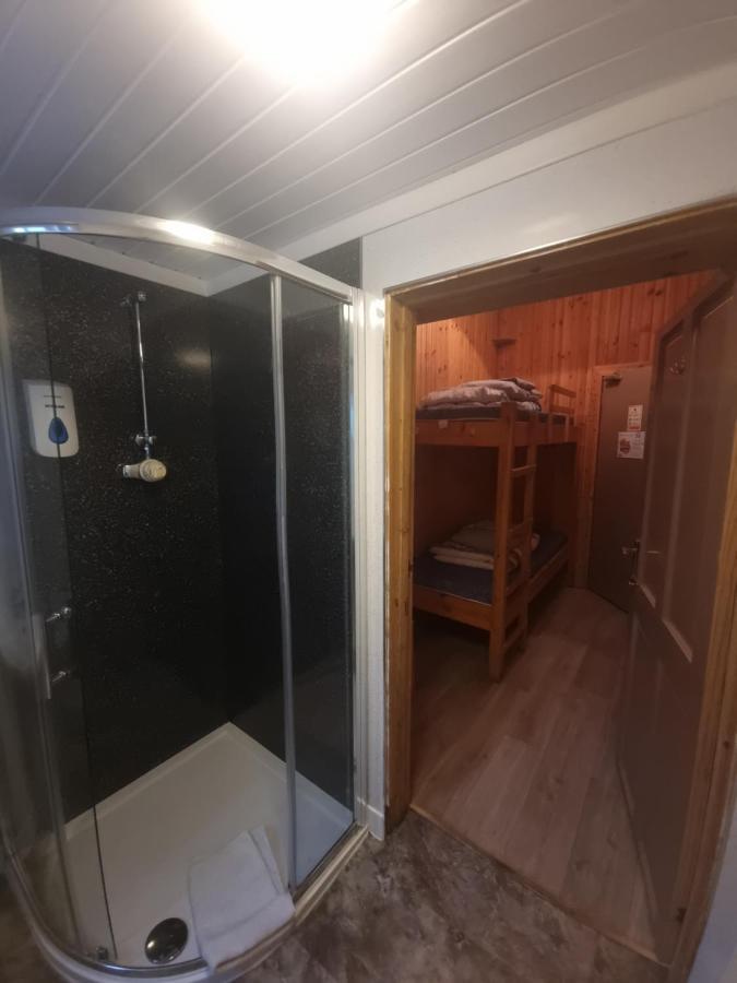 Blackwater Hostel Кинлохливен Экстерьер фото