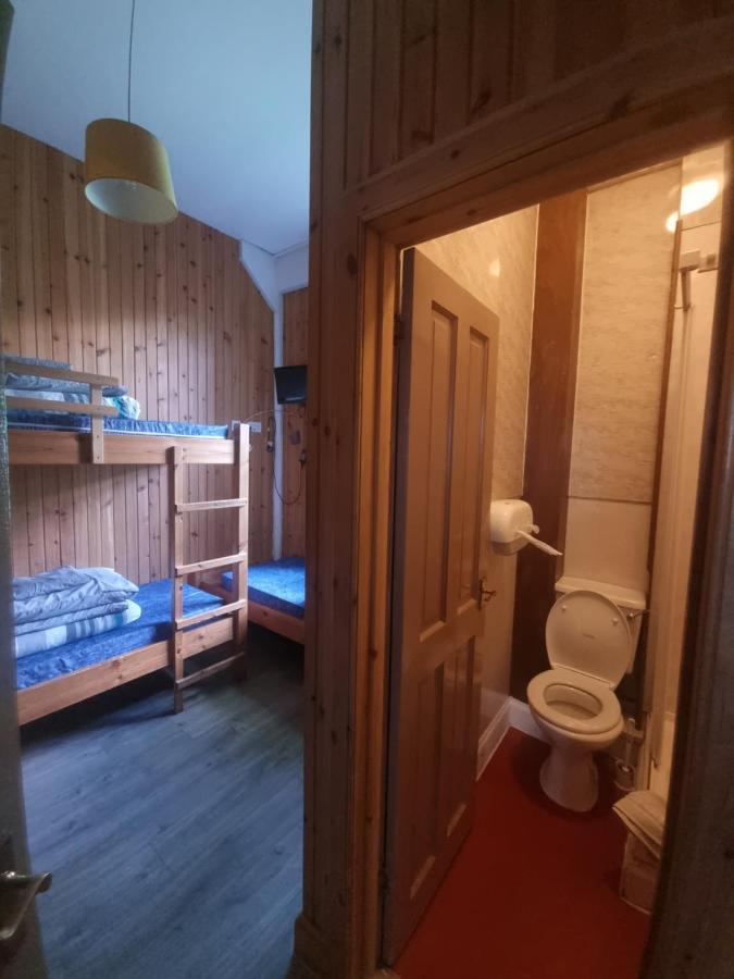 Blackwater Hostel Кинлохливен Экстерьер фото