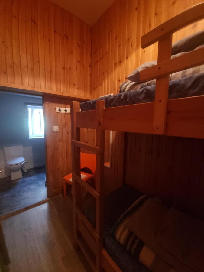 Blackwater Hostel Кинлохливен Экстерьер фото