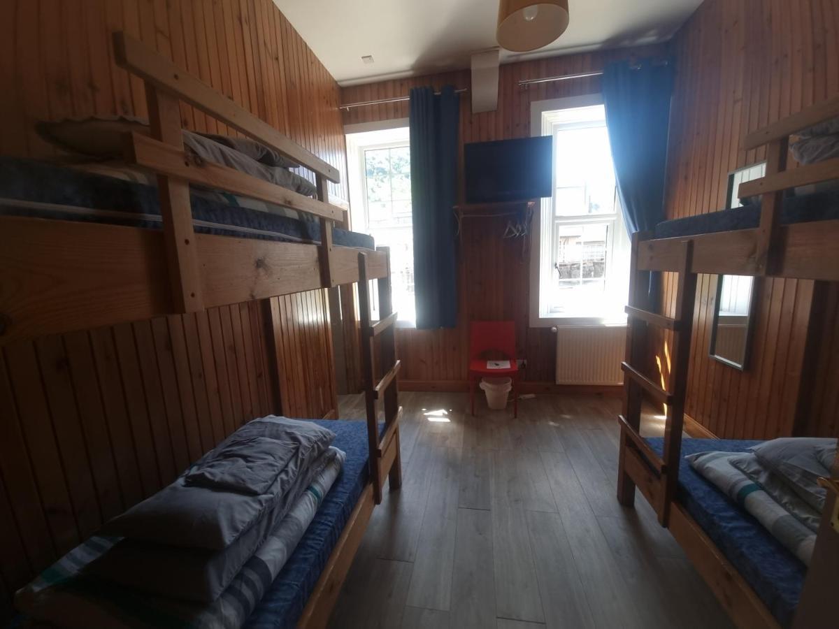 Blackwater Hostel Кинлохливен Экстерьер фото