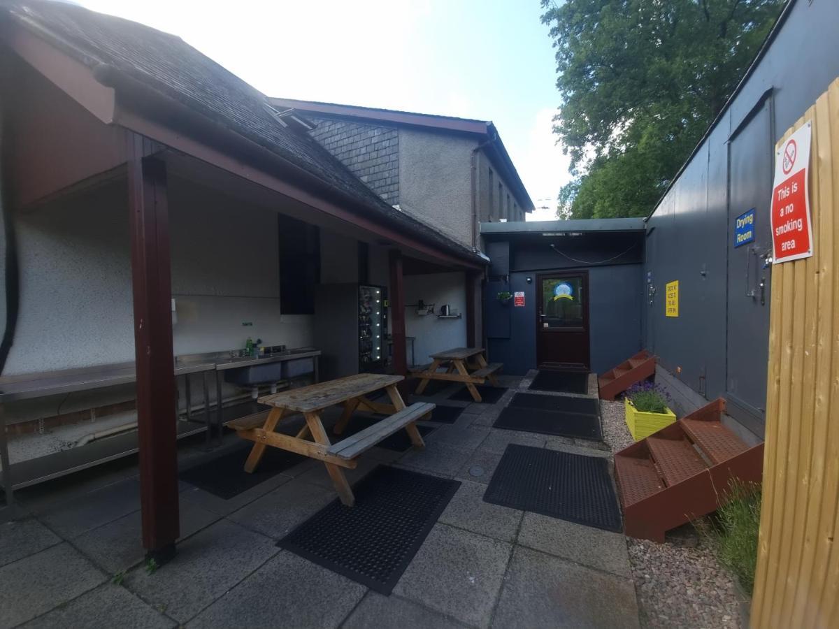 Blackwater Hostel Кинлохливен Экстерьер фото