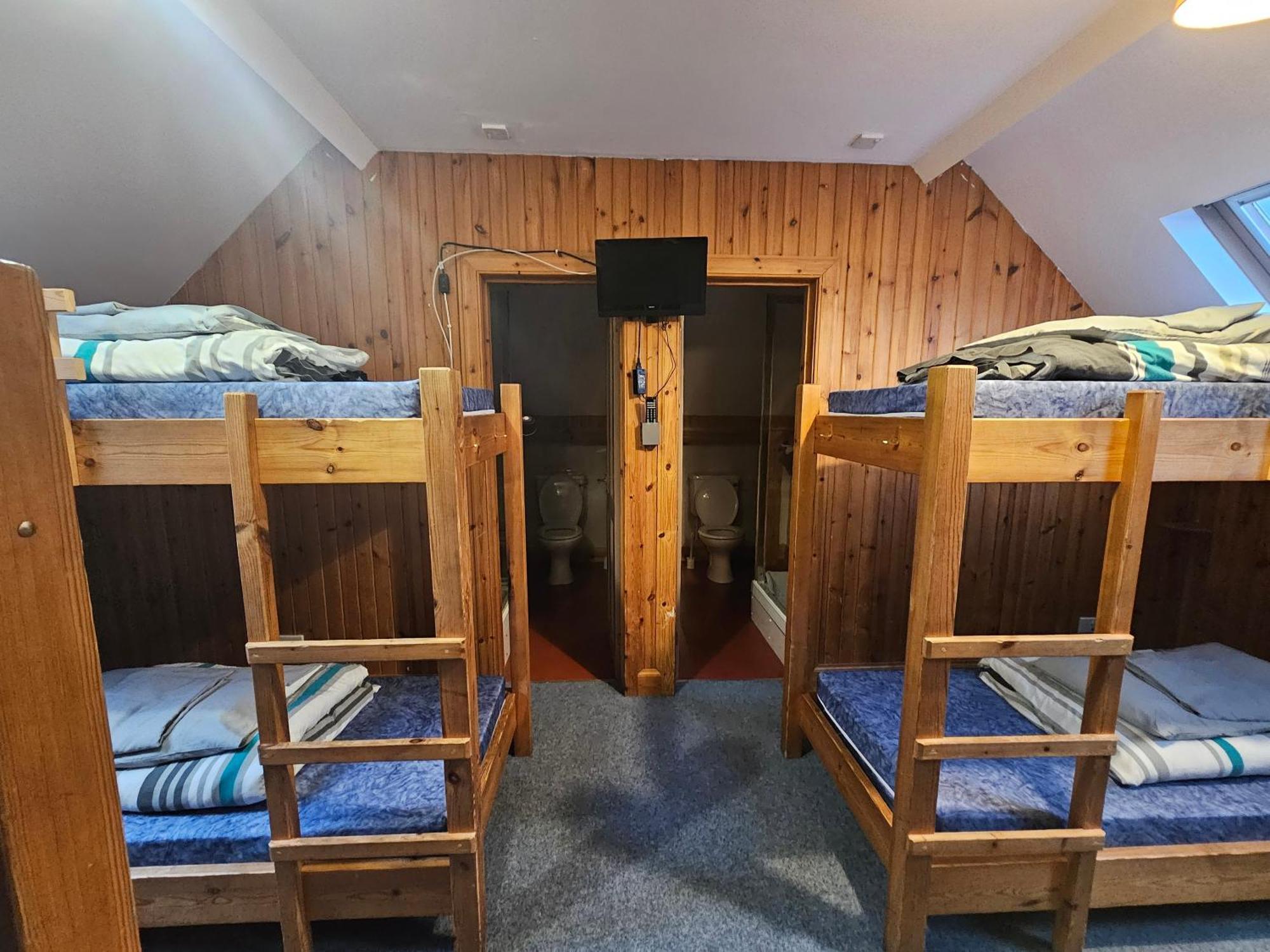 Blackwater Hostel Кинлохливен Экстерьер фото