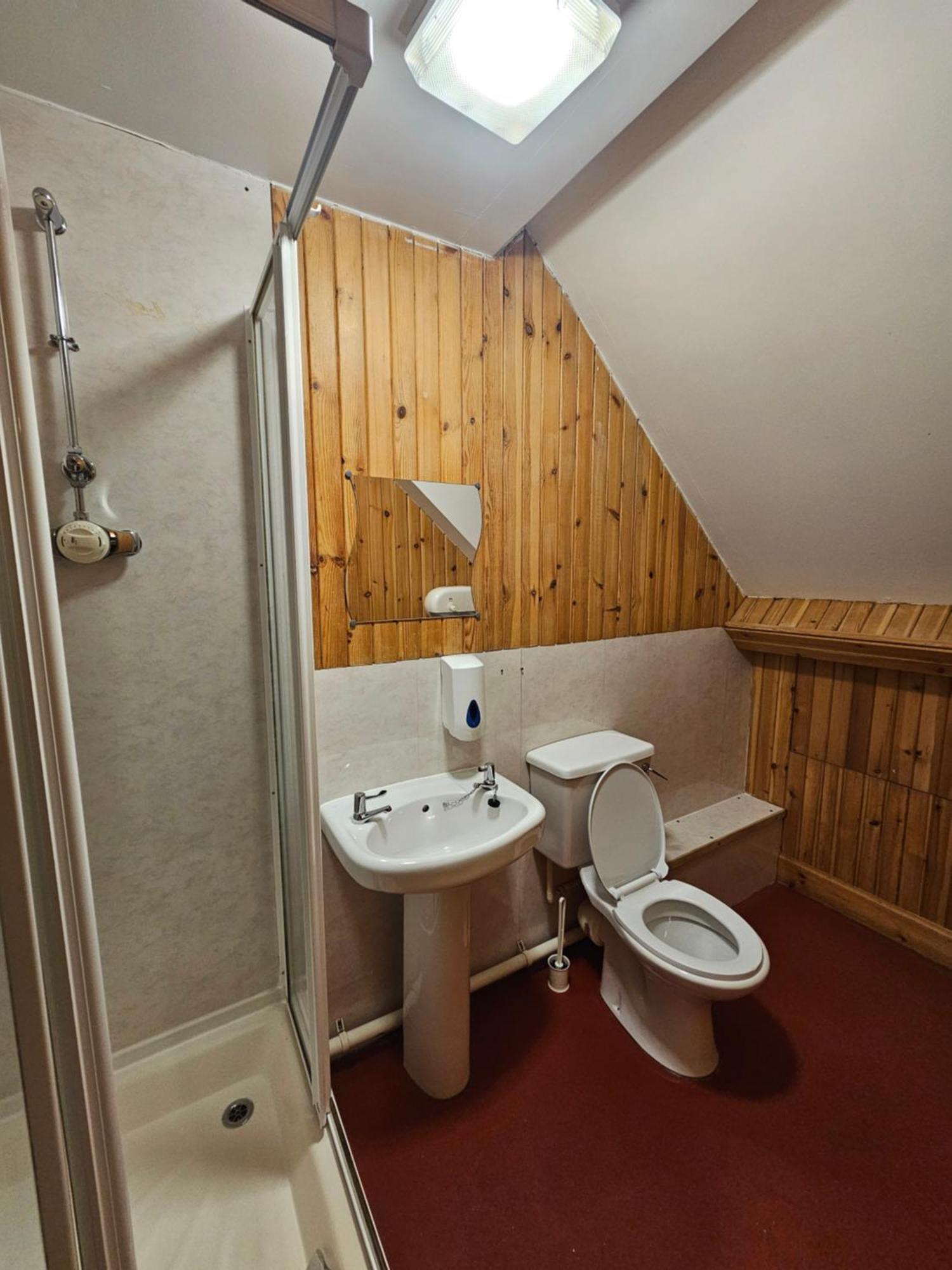 Blackwater Hostel Кинлохливен Экстерьер фото