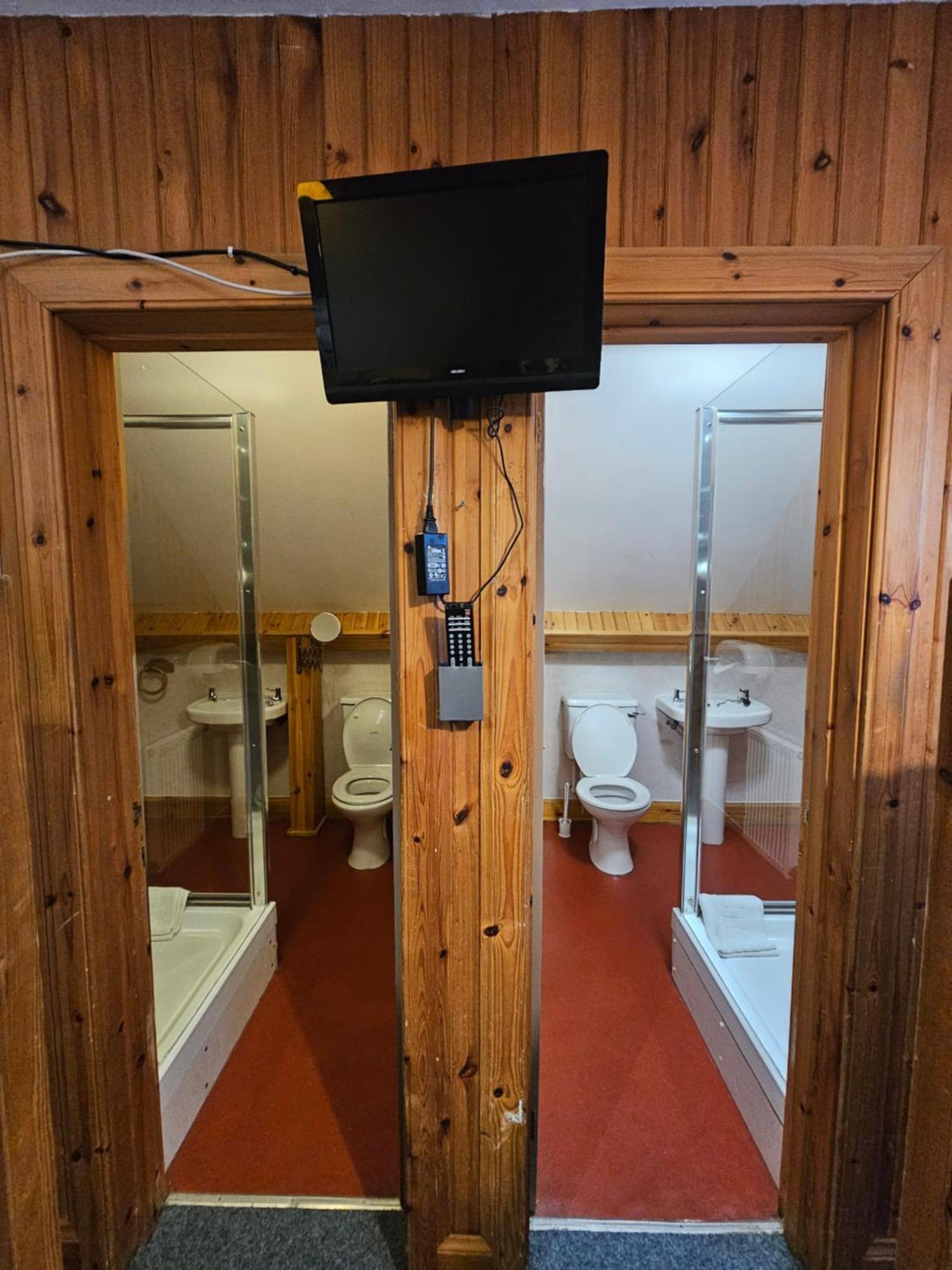 Blackwater Hostel Кинлохливен Экстерьер фото