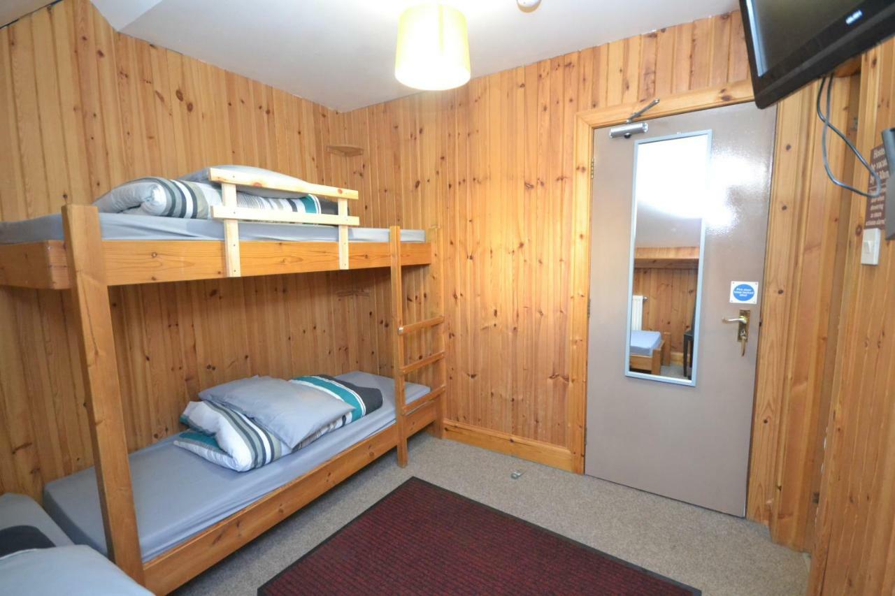 Blackwater Hostel Кинлохливен Экстерьер фото