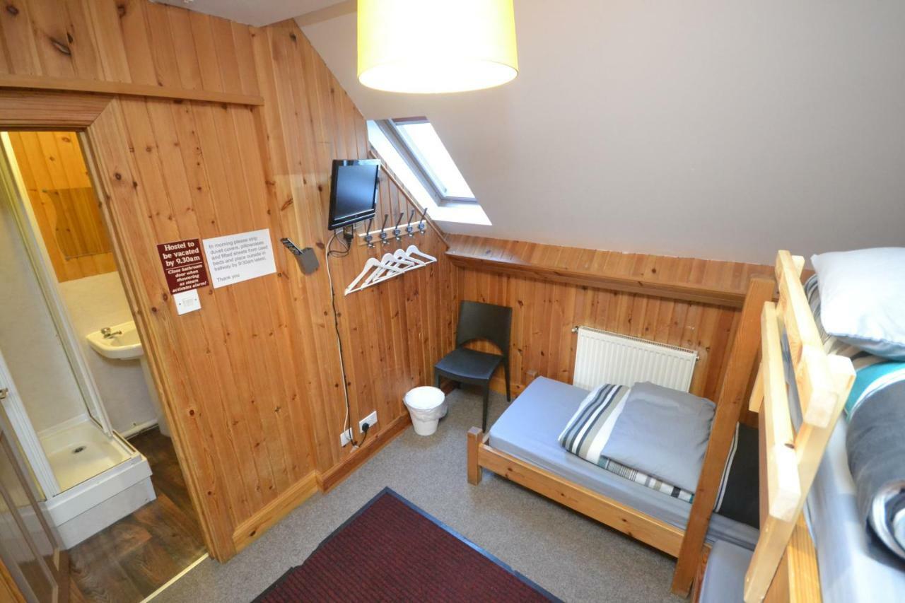 Blackwater Hostel Кинлохливен Экстерьер фото