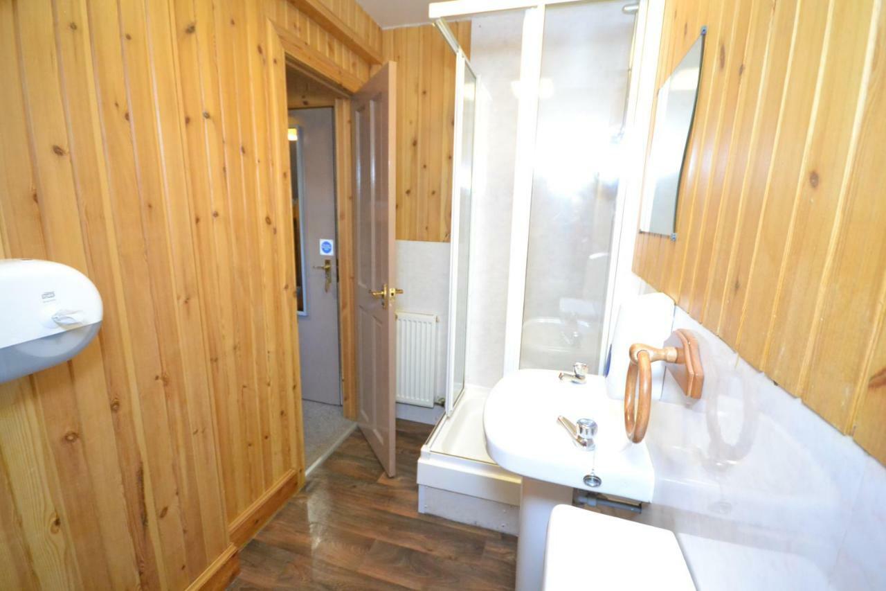 Blackwater Hostel Кинлохливен Экстерьер фото