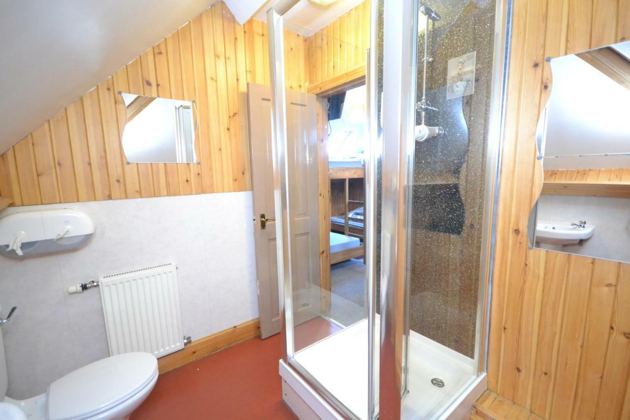 Blackwater Hostel Кинлохливен Экстерьер фото