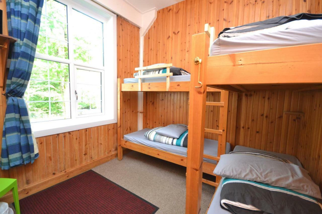 Blackwater Hostel Кинлохливен Экстерьер фото