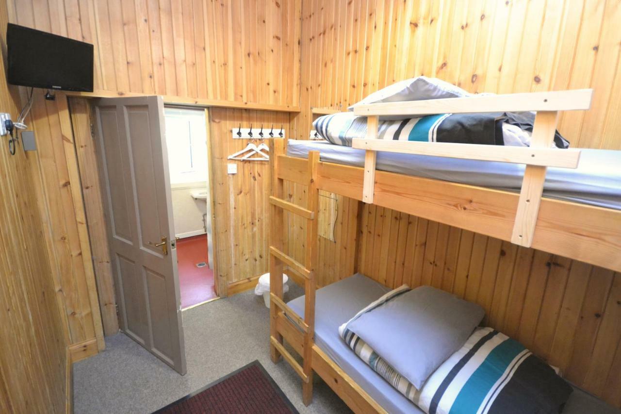 Blackwater Hostel Кинлохливен Экстерьер фото