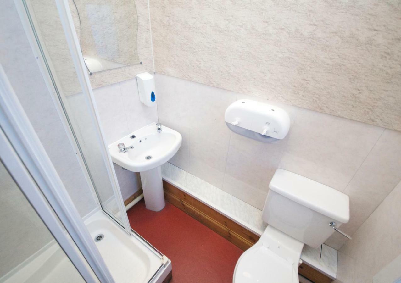 Blackwater Hostel Кинлохливен Экстерьер фото
